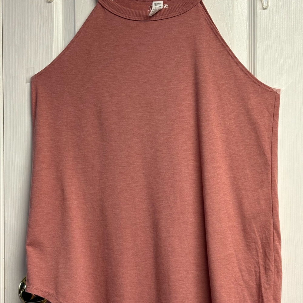 Joe's Jeans Mauve cut in tank. Rusty mauve color